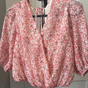 Floral top , very pretty!
